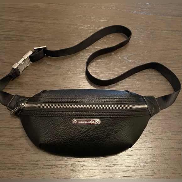 Michael Kors Black Leather crossbody Bag - Picture 1 of 5